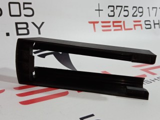 Заглушка салазки сиденья, ориг. номер 1097490-00-C, Tesla Model 3 2017-2021