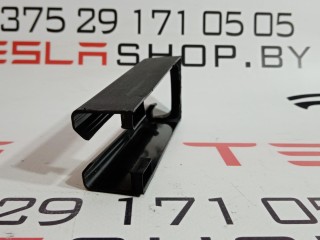 Заглушка салазки сиденья, ориг. номер 1097490-00-C, Tesla Model 3 2017-2021