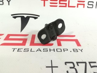 Петля замка крышки багажника, ориг. номер 1092309-00-B, Tesla Model 3 2017-2021