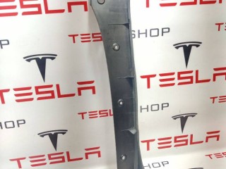 Пластик под датчик прижатия двери, ориг. номер 1042411-00-D, Tesla Model X 2015-2021