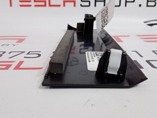Накладка стойки А, ориг. номер 1086306-80-E, Tesla Model 3 2017-2021