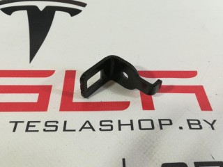 Кронштейн планки крепления аккумулятора 12V, ориг. номер 1118598-00-C, Tesla Model 3 2017-2021