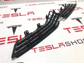 Решётка радиатора бампера переднего, ориг. номер 1050143-00-E, Tesla Model X 2015-2021