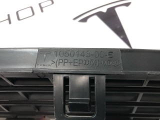 Решётка радиатора бампера переднего, ориг. номер 1050143-00-E, Tesla Model X 2015-2021