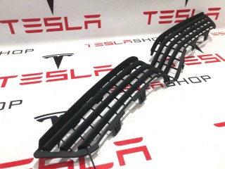 Решётка радиатора бампера переднего, ориг. номер 1050143-00-E, Tesla Model X 2015-2021