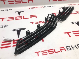 Решётка радиатора бампера переднего, ориг. номер 1050143-00-E, Tesla Model X 2015-2021