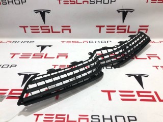 Решётка радиатора бампера переднего, ориг. номер 1050143-00-E, Tesla Model X 2015-2021