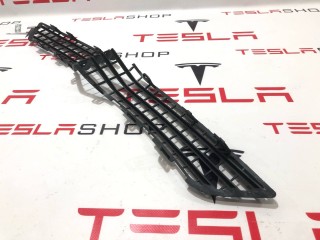Решётка радиатора бампера переднего, ориг. номер 1050143-00-E, Tesla Model X 2015-2021