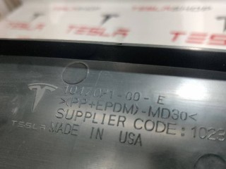 Накладка гриля бампера переднего верхняя, ориг. номер 1047021-00-E, Tesla Model X 2015-2021