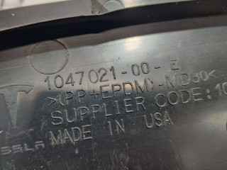 Накладка гриля бампера переднего верхняя, ориг. номер 1047021-00-E, Tesla Model X 2015-2021