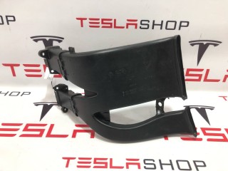 Воздуховод противотуманной фары, ориг. номер 1043929-00-E, Tesla Model X 2015-2021