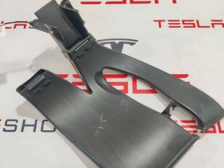 Воздуховод противотуманной фары, ориг. номер 1043929-00-E, Tesla Model X 2015-2021