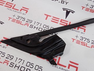 Уплотнитель форточки двери, ориг. номер 1090502-00-G, Tesla Model 3 2017-2021