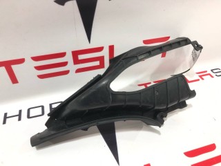 Накладка панели дворников, ориг. номер 1064603-00-B, Tesla Model X 2015-2021