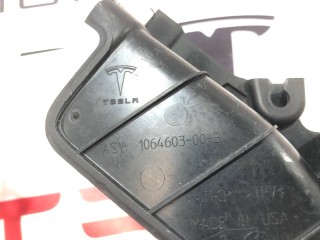 Накладка панели дворников, ориг. номер 1064603-00-B, Tesla Model X 2015-2021