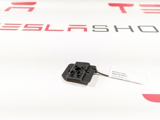 Кронштейн крепления козырька солнцезащитного, ориг. номер 1090081-00-E, Tesla Model 3 2017-2021