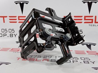 Крепление аккумулятора 12V, ориг. номер 1103710-00-B, 1119120-00-D, Tesla Model 3 2017-2021