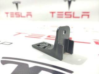 Кронштейн крепления электропроводки, ориг. номер 1047662-00-C, Tesla Model X 2015-2021