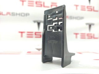 Кронштейн крепления электропроводки, ориг. номер 1047662-00-C, Tesla Model X 2015-2021