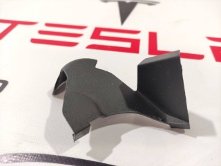 Накладка декоративная петли капота, ориг. номер 1112071-00-A, Tesla Model 3 2017-2021