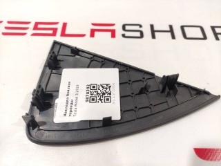 Накладка боковая торпеды, ориг. номер 1083361-00-D, Tesla Model 3 2017-2021
