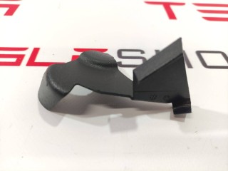 Накладка декоративная петли капота, ориг. номер 1112072-00-A, Tesla Model 3 2017-2021