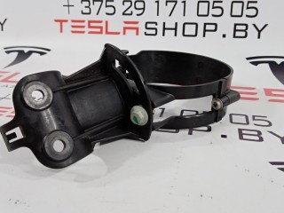 Крепление баллона пневмоподвески (ресивера), ориг. номер 1013834-00-C, Tesla Model S 2012-2016