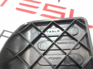 Панель для отдыха ноги водителя, ориг. номер 6005968-00-C, Tesla Model S 2012-2016