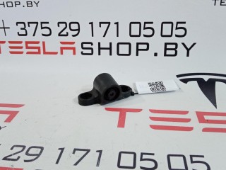 Корпус упора крышки багажника, ориг. номер 1008863-00-C, Tesla Model S 2012-2016