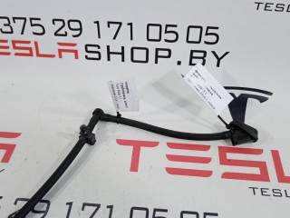 Шланг форсунки стеклоомывателя, ориг. номер 1052887-00-C, Tesla Model S 2012-2016