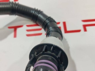 Патрубок системы охлаждения основной батареи, ориг. номер 1095766-00-E, Tesla Model 3 2017-2021