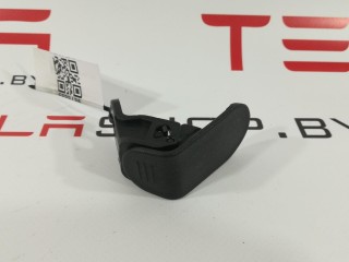 Заглушка (фиксатор) крепления подкапотного бокса, ориг. номер 1116003-00-C, Tesla Model 3 2017-2021