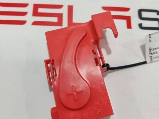 Крышка контакта плюс АКБ 12V, ориг. номер 1048955-00-C, Tesla Model S 2016-2021