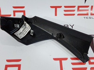 Накладка ремня безопасности стойки С, ориг. номер 1007928-00-B, Tesla Model S 2012-2016
