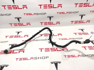Патрубок системы охлаждения заднего мотора, ориг. номер 1077595-00-C, Tesla Model 3 2017-2021