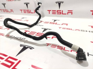 Патрубок системы охлаждения заднего мотора, ориг. номер 1077595-00-C, Tesla Model 3 2017-2021