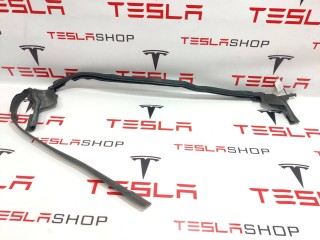 Уплотнитель стекла внутренний двери, ориг. номер 1032178-00-D, Tesla Model X 2015-2021