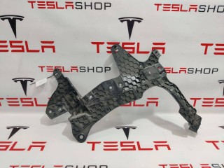 Кронштейн обшивки багажного отделения, ориг. номер 1080701-00-D, Tesla Model X 2015-2021