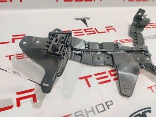 Кронштейн обшивки багажного отделения, ориг. номер 1080701-00-D, Tesla Model X 2015-2021