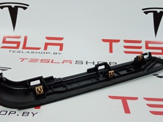 Накладка подъемной задней двери, ориг. номер 1055010-06-J, 1055024-00-B, Tesla Model X 2015-2021