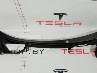 Подкапотная накладка стеклоочистителей, ориг. номер 1008976-00-D, Tesla Model S 2012-2016