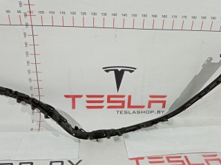 Накладка стойки С, ориг. номер 1105129-00-C, Tesla Model X 2015-2021