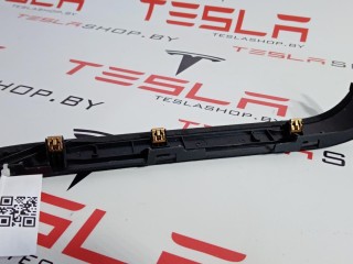 Накладка подъемной задней двери, ориг. номер 1055048-06-J, 1055052-00-A, Tesla Model X 2015-2021