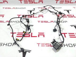 Электропроводка панели радиаторов, ориг. номер 1032438-00-F, Tesla Model X 2015-2021