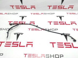 Шланг стеклоочистителя капота, ориг. номер 1050080-00-D, Tesla Model X 2015-2021