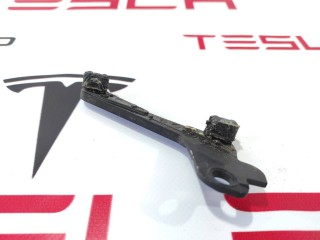 Кронштейн направляющая люка, ориг. номер 6008664-00-G, Tesla Model S 2012-2016