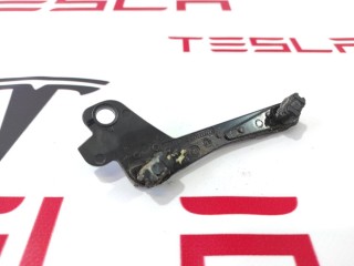 Кронштейн направляющая люка, ориг. номер 6008664-00-G, Tesla Model S 2012-2016