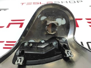 Накладка хромированная 2-го ряда сидения, ориг. номер 1062971-00-A, Tesla Model X 2015-2021