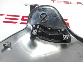 Накладка хромированная 2-го ряда сидения, ориг. номер 1062970-00-A, Tesla Model X 2015-2021