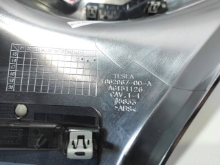 Накладка хромированная 2-го ряда сидения, ориг. номер 1062967-00-A, Tesla Model X 2015-2021